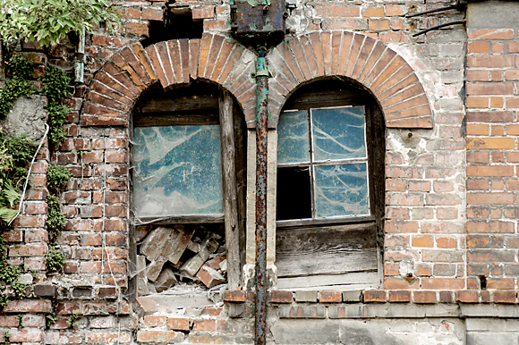 Fenster sind ein oft anzutreffendes Motiv und sehr unterschiedlich in ihrem Aussehen