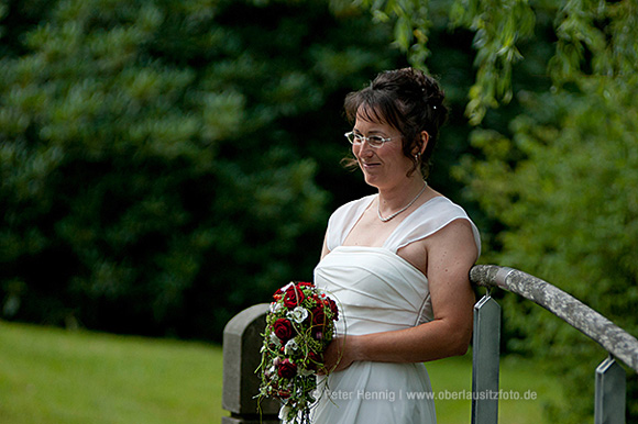 Foto Hochzeit Braut allein im Park