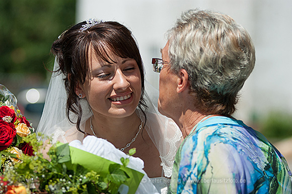 Foto Hochzeit Braut und Gratulantin